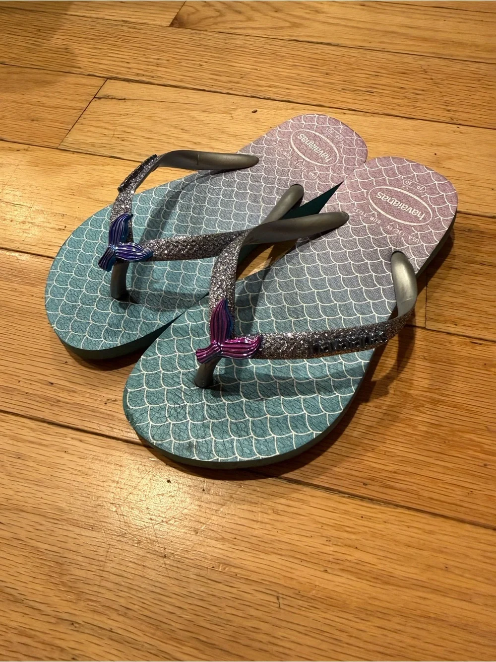 Havaianas girls Glitter Mermaid-Scale Flip Flops in Teal & Purple